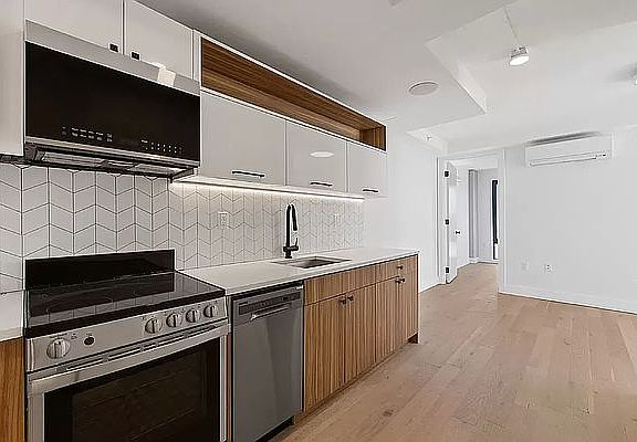 2nd image of 60 W 125th St #803