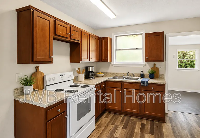 1288 W 28th St — Photo 5