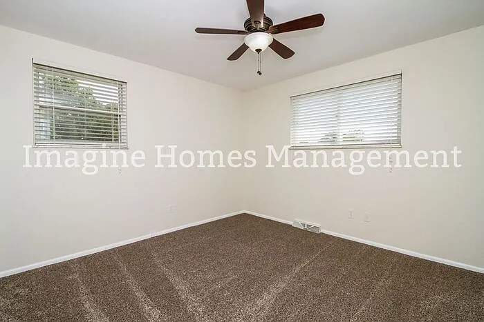 920 Yarger Dr — Photo 7