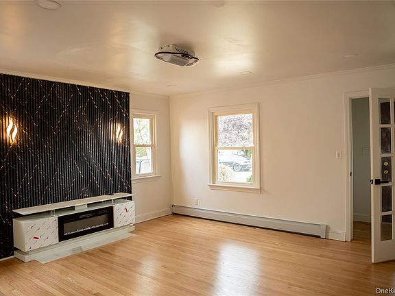 3rd image of 586 Stratford Road