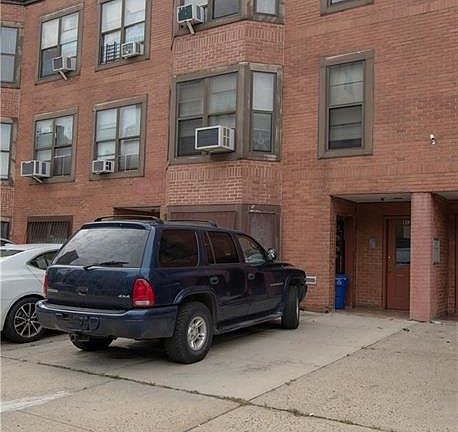 2nd image of 913 Elder Ave #913A