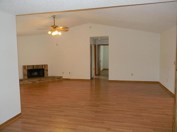 2nd image of 986 SW Eureka Ave