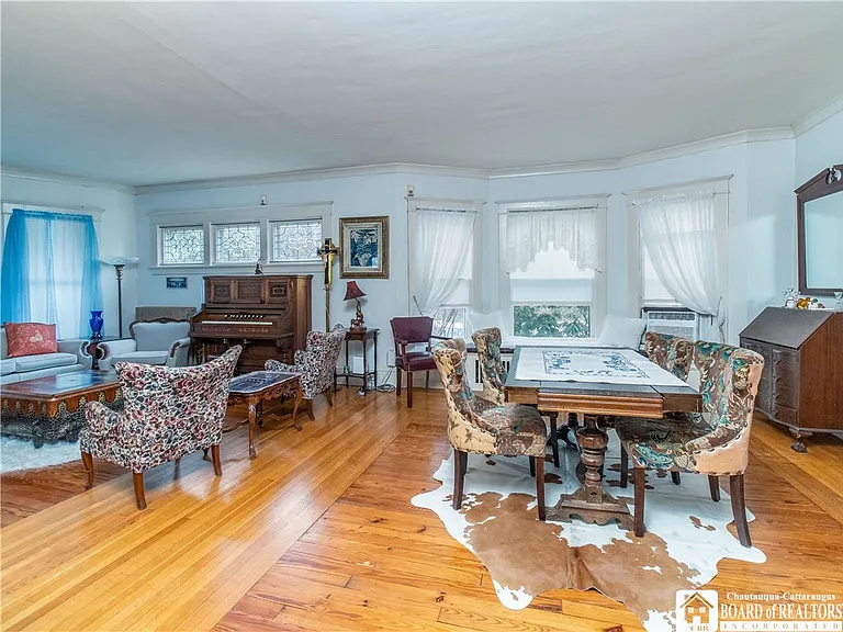 98 Forest Ave — Photo 3