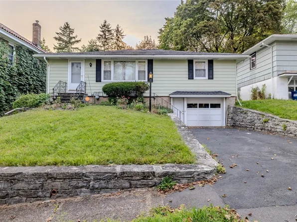 306 Carlton Dr, De Witt, NY 13214