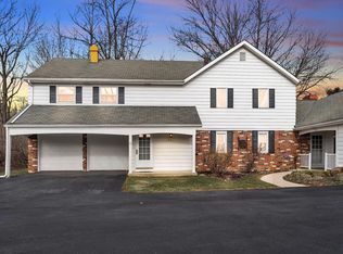 2818 W Ville Du Parc Dr, Mequon, WI 53092