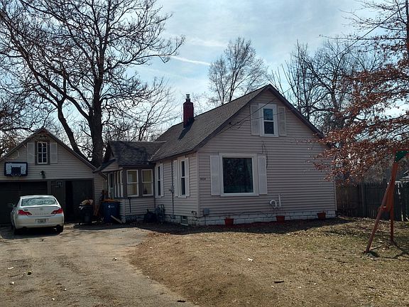2nd image of 1414 Walnut St NE