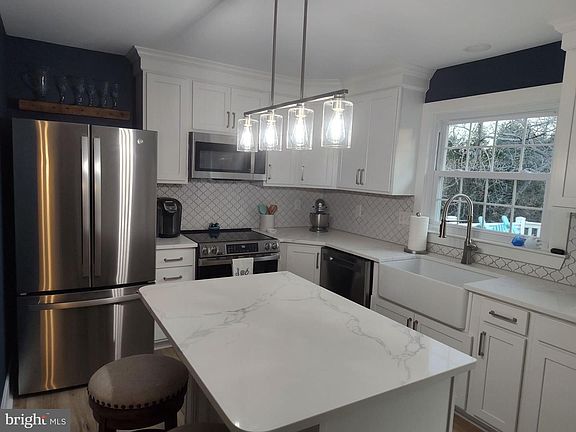 4th image of 8187 Deer Chase Ln