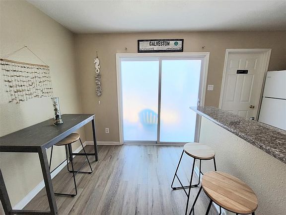 5th image of 925 Sealy St #3
