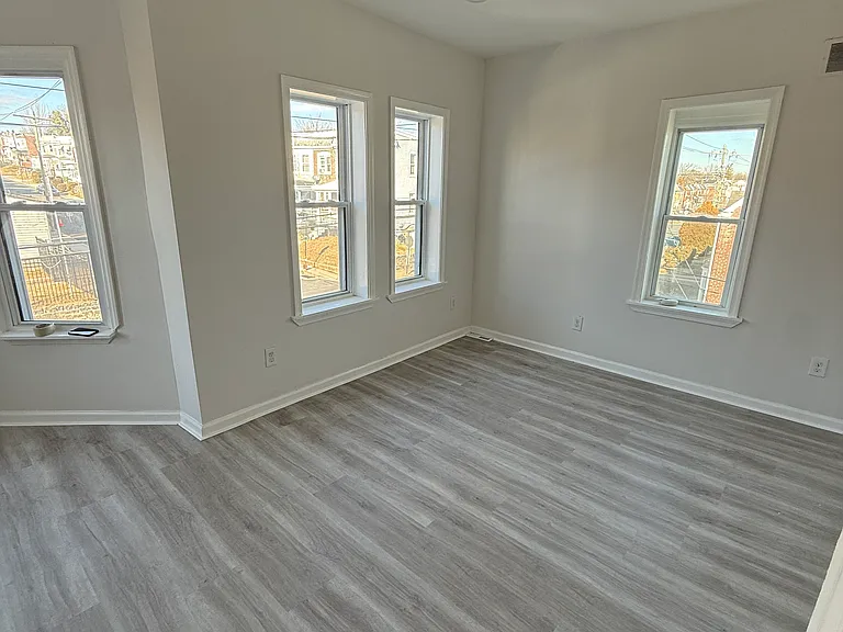2400 Jessup St — Photo 7