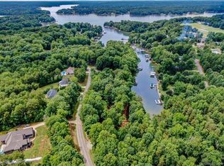 562 Normandy Rd, Mooresville, NC 28117