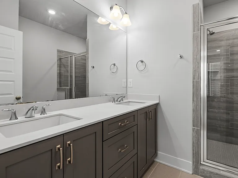539 W Tremont Ave — Photo 25