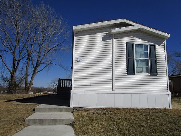 3rd image of 967 S 74th Pl
