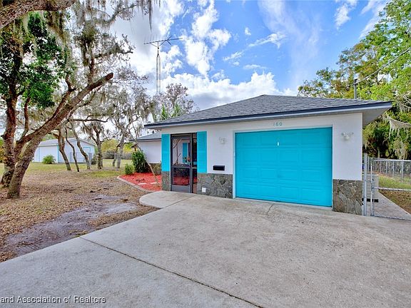 4th image of 160 Highlands Lake Dr