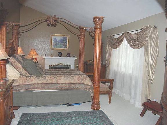 Master Suite w/Fireplace