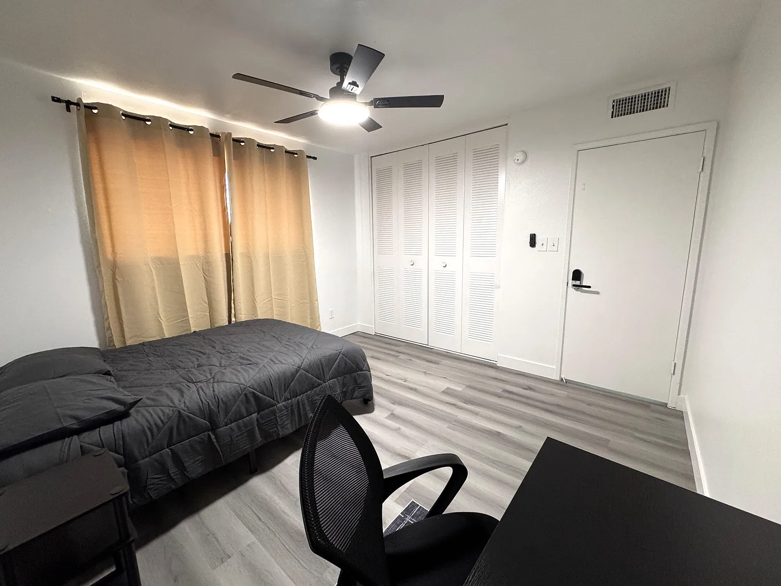 4 bed, 2.0 bath, 2110 sqft, $758 — Photo 3