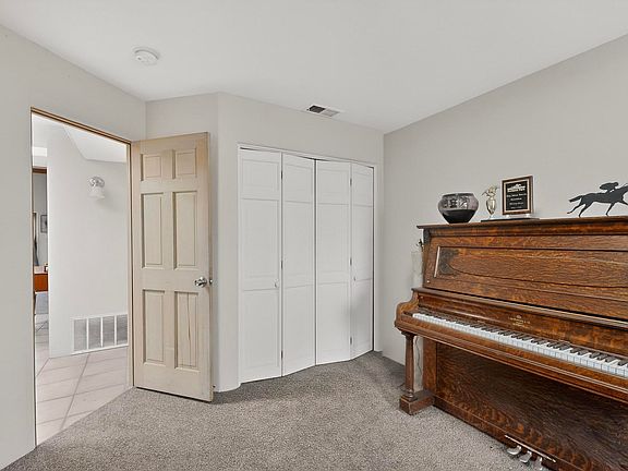 3rd image of 6049 Alamosa Way NW