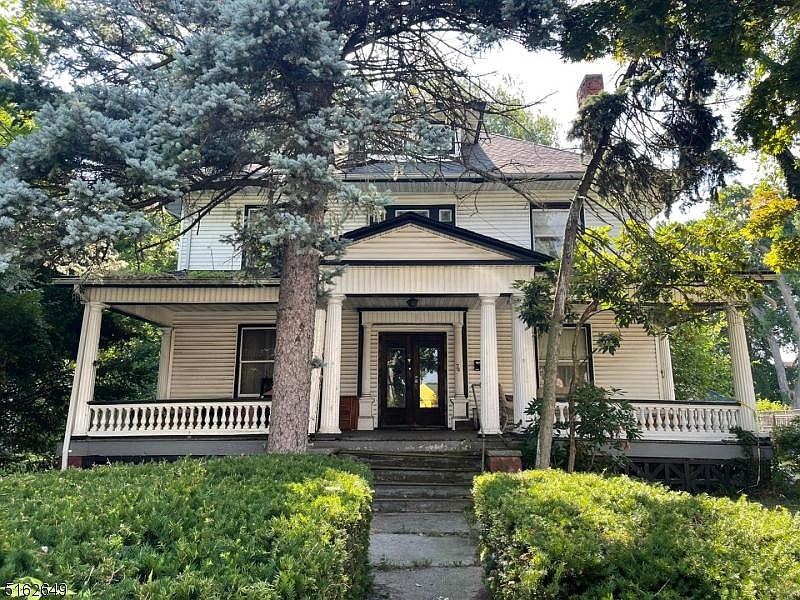 1st image of 74 Hawthorne Ave