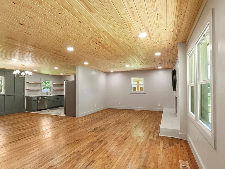 614 Holland Ct SW — Photo 15