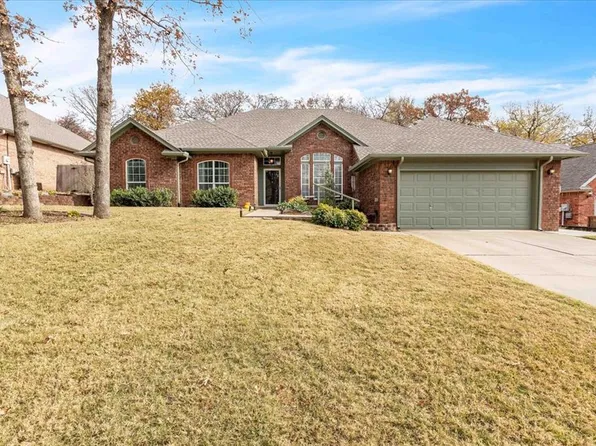 804 N Creek Dr, Edmond, OK 73034