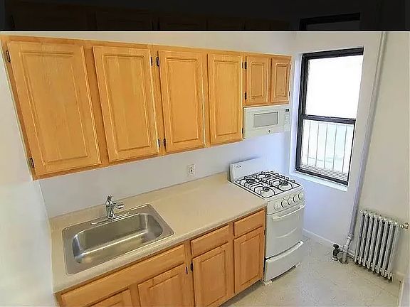 2nd image of 164 Mott St APT 3B