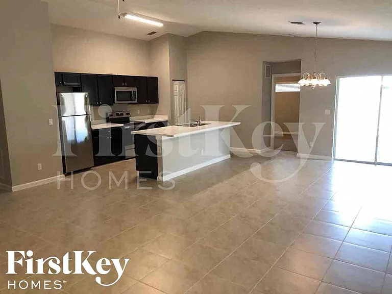 4162 SW Muncie St — Photo 3