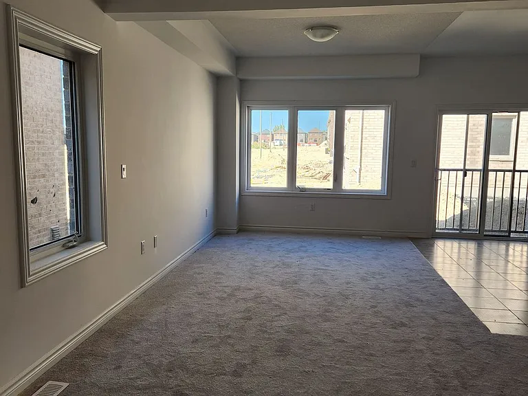 338 Russell St — Photo 5