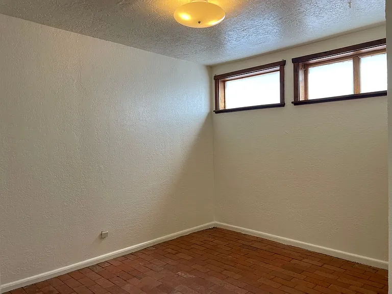 2734 Graceland Dr NE — Photo 10