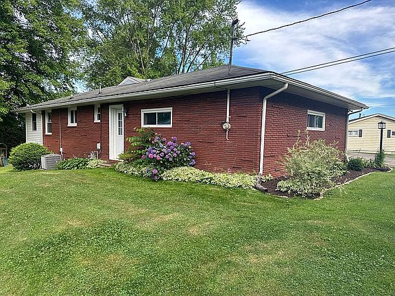 4th image of 780 Crestwood Dr