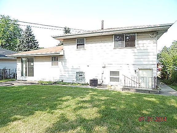 4th image of 15647 Kenwood Ave