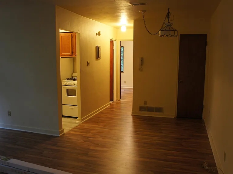 560 Allenby Ave — Photo 8