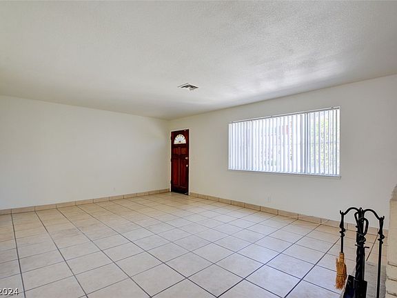 2nd image of 668 Greenbriar Townhouse Way