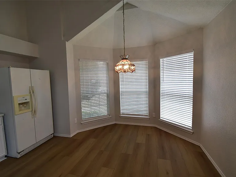 7837 Roundtable Rd — Photo 14