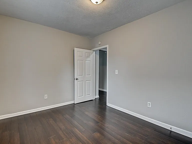 417 N State Ave — Photo 22