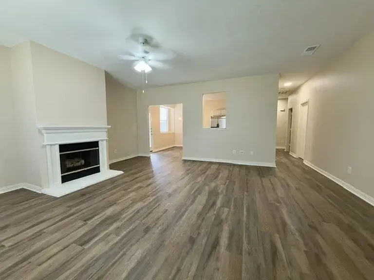 4425 Park Creek Ct — Photo 9