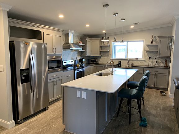 3rd image of 2412 Chretien Dr