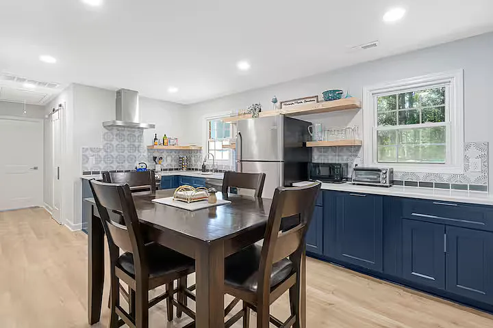 3 bed, 966 sqft, $2,450 — Photo 1