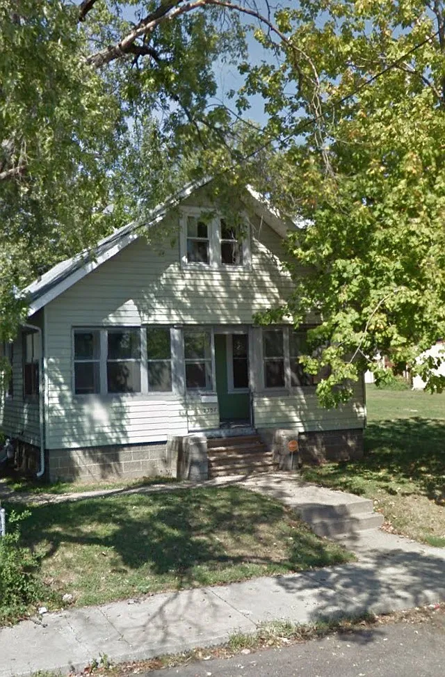 2307 NE Madison Ave photo 1