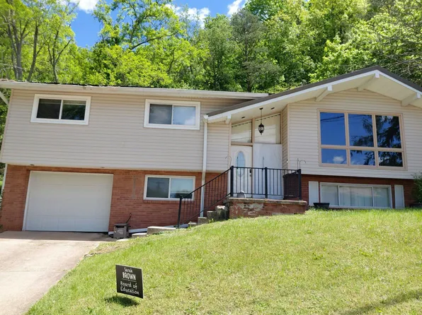 101 Brentwood Rd, Nitro, WV 25143