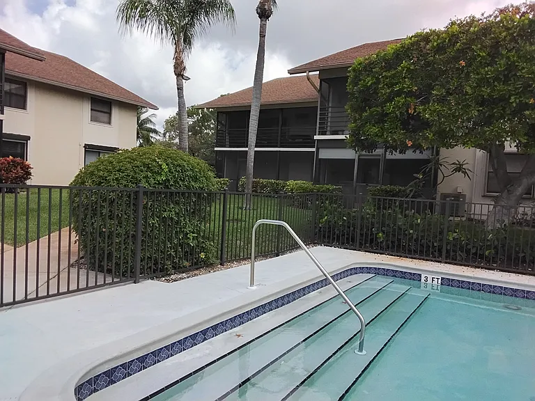 SW Palm City Rd — Photo 16