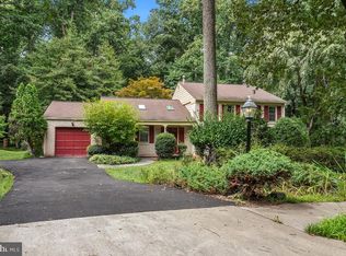 2520 Farrier Ln, Reston, VA 20191