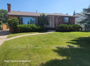 115 Henry Ave NW, Edmonton, AB T5A 2X6