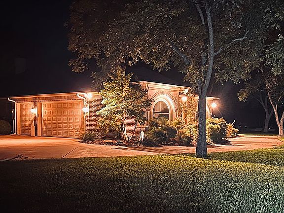 3rd image of 7405 Hampton Dr