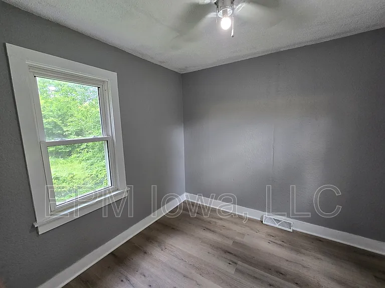 24 Van Buren St — Photo 9