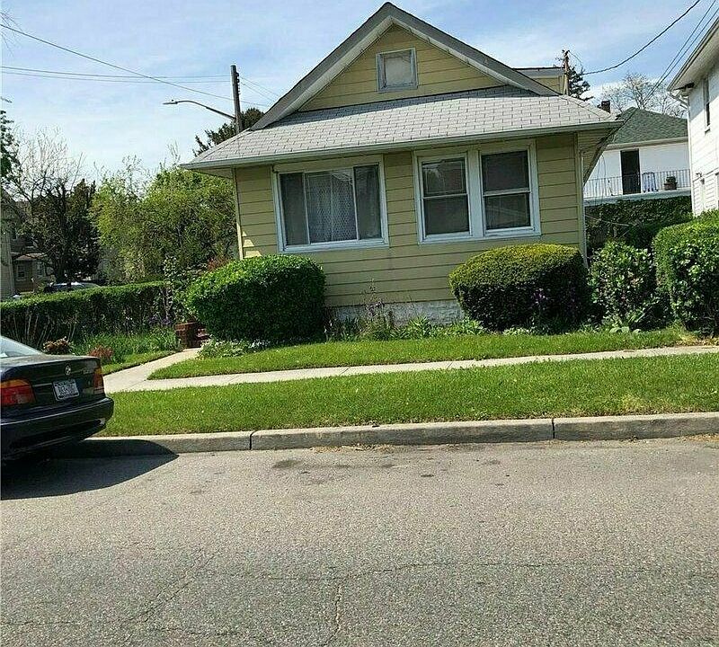 1st image of 15613 102nd St