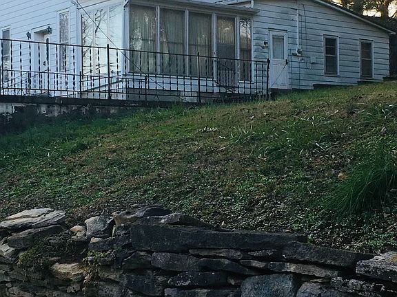 2nd image of 207 S 1st St