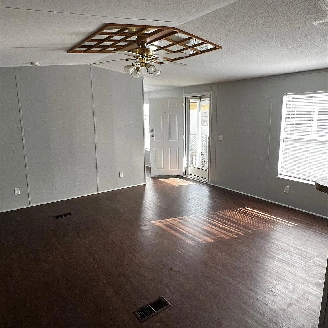 4 bed, 2.0 bath, 1824 sqft, $1,500 — Photo 1