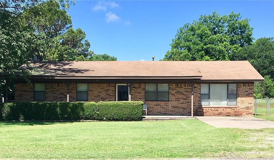 1st image of 306 N Pecan Ave
