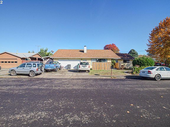 2nd image of 1685 NE Kennedy Ln