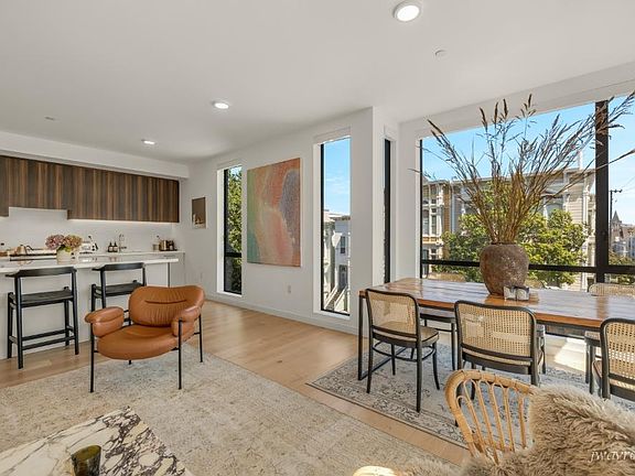 3rd image of 1188 Valencia St APT 301