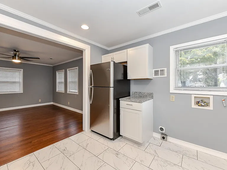 306 Plymouth Ave — Photo 5